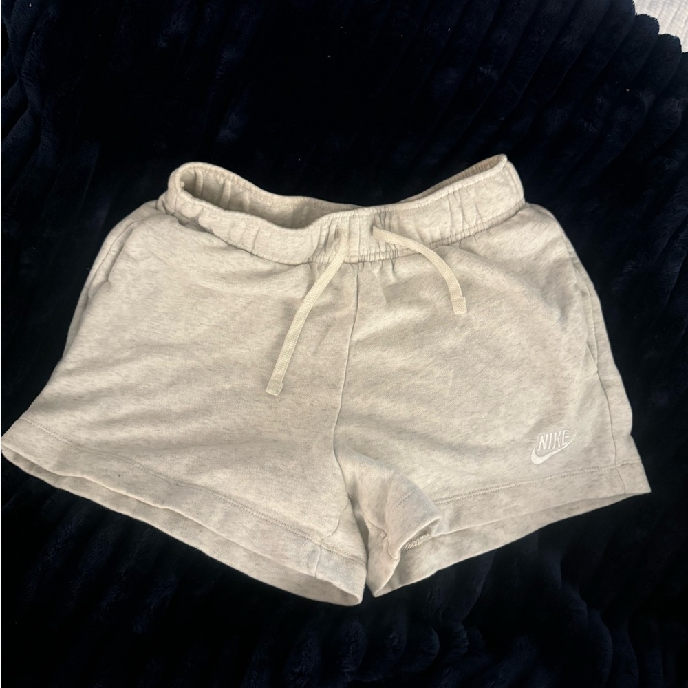 Nike Cream Athletic Shorts Soft Fabric Relaxed Fit